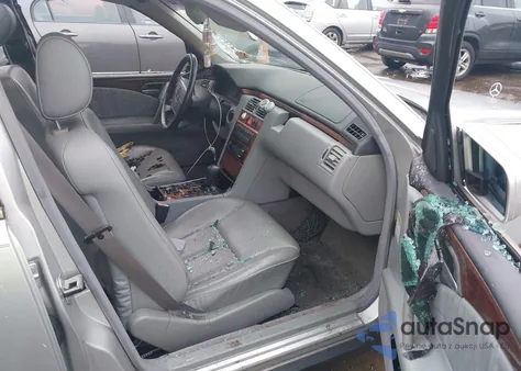 1999 Mercedes-Benz E 320 из США, поврежденный, VIN WDBJF65H7XA753094